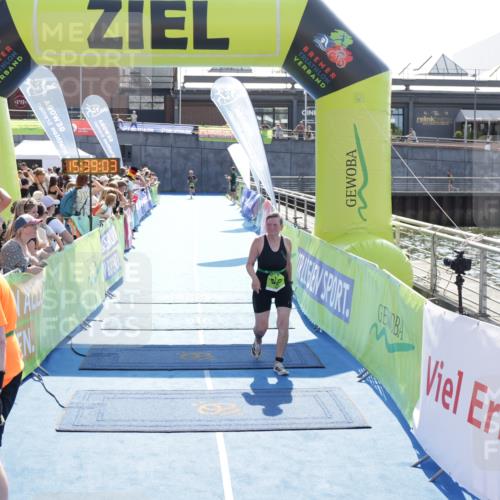 10.08.2025 - GEWOBA Citytriathlon Bremen H.Heesch http://msf.ph/oto/8557749 10.08.2025 15:39:07 Ziel 300, 530 meine-sportfotos.de