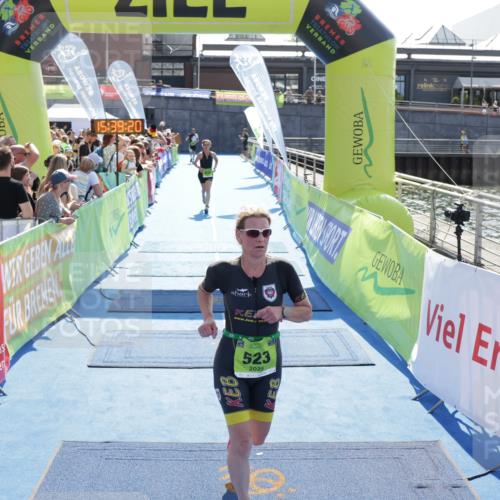 10.08.2025 - GEWOBA Citytriathlon Bremen H.Heesch http://msf.ph/oto/8557760 10.08.2025 15:39:24 Ziel 510, 523 meine-sportfotos.de
