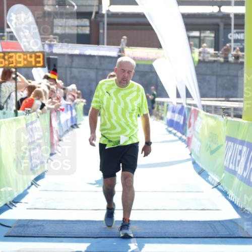 10.08.2025 - GEWOBA Citytriathlon Bremen H.Heesch http://msf.ph/oto/8557785 10.08.2025 15:39:47 Ziel 305, 428, 501 meine-sportfotos.de