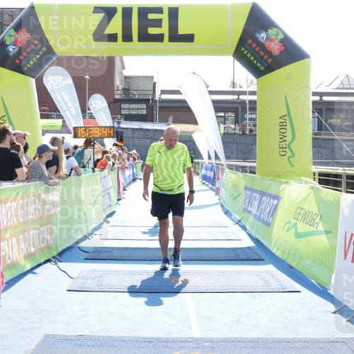 10.08.2025 - GEWOBA Citytriathlon Bremen H.Heesch http://msf.ph/oto/8557787 10.08.2025 15:39:48 Ziel 305, 428, 501 meine-sportfotos.de