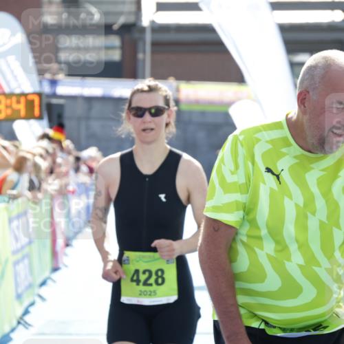 10.08.2025 - GEWOBA Citytriathlon Bremen H.Heesch http://msf.ph/oto/8557789 10.08.2025 15:39:51 Ziel 305, 428 meine-sportfotos.de