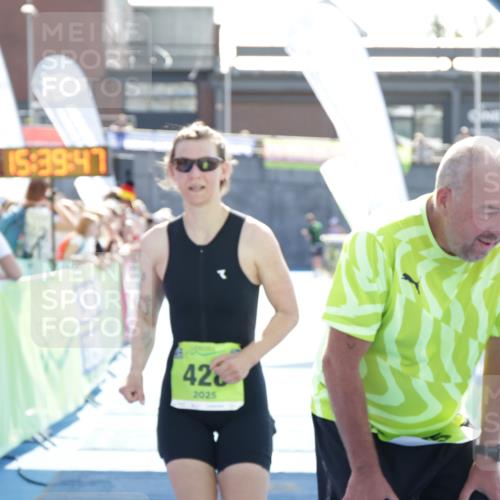 10.08.2025 - GEWOBA Citytriathlon Bremen H.Heesch http://msf.ph/oto/8557790 10.08.2025 15:39:51 Ziel 305, 428 meine-sportfotos.de