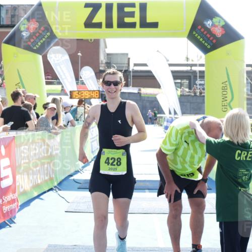10.08.2025 - GEWOBA Citytriathlon Bremen H.Heesch http://msf.ph/oto/8557792 10.08.2025 15:39:52 Ziel 305, 428 meine-sportfotos.de