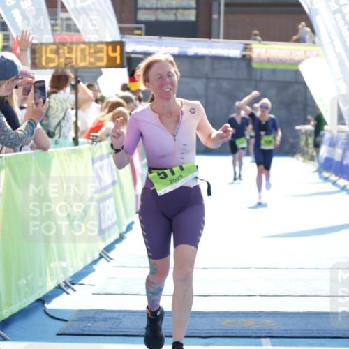 10.08.2025 - GEWOBA Citytriathlon Bremen H.Heesch http://msf.ph/oto/8557821 10.08.2025 15:40:38 Ziel 316, 361, 511 meine-sportfotos.de
