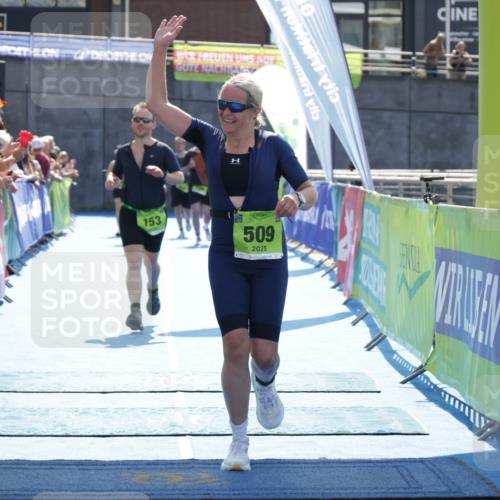 10.08.2025 - GEWOBA Citytriathlon Bremen H.Heesch http://msf.ph/oto/8557826 10.08.2025 15:40:43 Ziel 153, 316, 509, 511 meine-sportfotos.de
