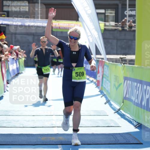 10.08.2025 - GEWOBA Citytriathlon Bremen H.Heesch http://msf.ph/oto/8557827 10.08.2025 15:40:44 Ziel 153, 316, 509, 511 meine-sportfotos.de