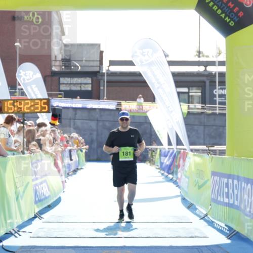 10.08.2025 - GEWOBA Citytriathlon Bremen H.Heesch http://msf.ph/oto/8557906 10.08.2025 15:42:39 Ziel 181 meine-sportfotos.de