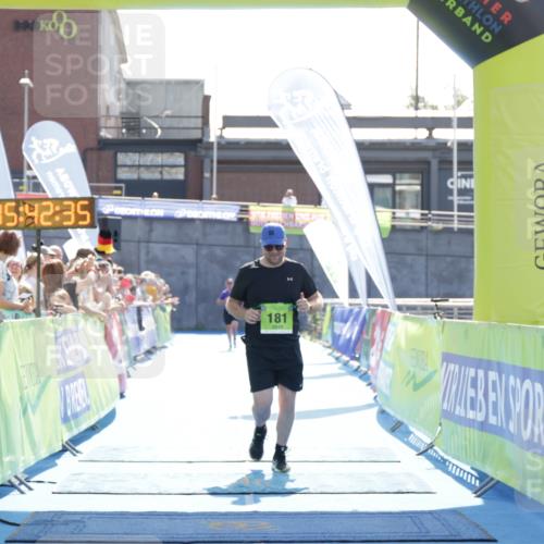 10.08.2025 - GEWOBA Citytriathlon Bremen H.Heesch http://msf.ph/oto/8557907 10.08.2025 15:42:39 Ziel 181 meine-sportfotos.de