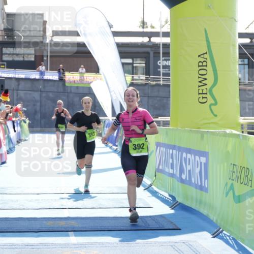 10.08.2025 - GEWOBA Citytriathlon Bremen H.Heesch http://msf.ph/oto/8557922 10.08.2025 15:43:02 Ziel 392, 393, 521 meine-sportfotos.de