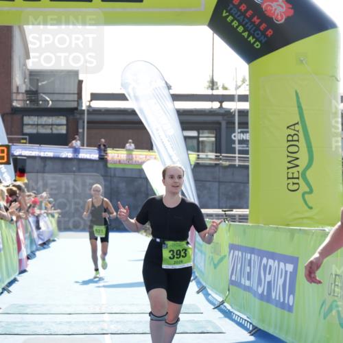 10.08.2025 - GEWOBA Citytriathlon Bremen H.Heesch http://msf.ph/oto/8557925 10.08.2025 15:43:03 Ziel 392, 393, 521 meine-sportfotos.de