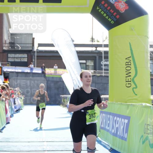 10.08.2025 - GEWOBA Citytriathlon Bremen H.Heesch http://msf.ph/oto/8557926 10.08.2025 15:43:04 Ziel 392, 393, 521 meine-sportfotos.de