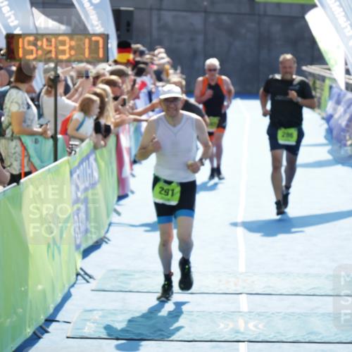 10.08.2025 - GEWOBA Citytriathlon Bremen H.Heesch http://msf.ph/oto/8557933 10.08.2025 15:43:21 Ziel 179, 286, 291, 322 meine-sportfotos.de
