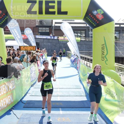 10.08.2025 - GEWOBA Citytriathlon Bremen H.Heesch http://msf.ph/oto/8557959 10.08.2025 15:43:47 Ziel 414, 425, 489 meine-sportfotos.de