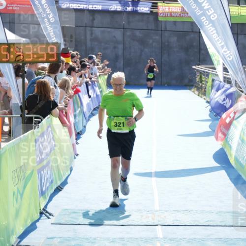 10.08.2025 - GEWOBA Citytriathlon Bremen H.Heesch http://msf.ph/oto/8557973 10.08.2025 15:44:03 Ziel 276, 321 meine-sportfotos.de