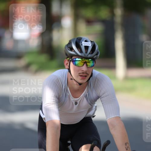 10.08.2025 - GEWOBA Citytriathlon Bremen Yannick Fuchs http://msf.ph/oto/8558004 10.08.2025 12:28:52 Radfahren 573, 659, 732, 851 meine-sportfotos.de
