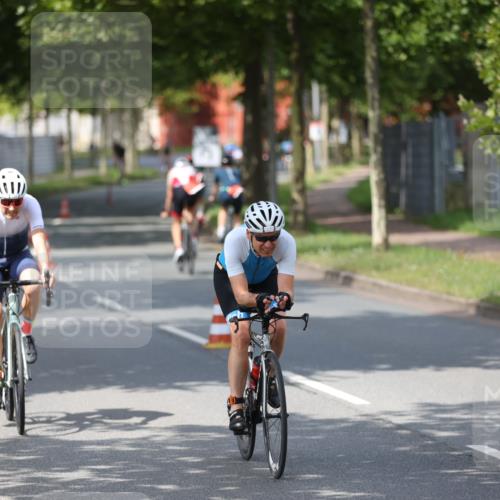 10.08.2025 - GEWOBA Citytriathlon Bremen Yannick Fuchs http://msf.ph/oto/8558019 10.08.2025 12:29:22 Radfahren 576, 583, 605, 656, 679, 687, 771, 799, 927, 1007, 1030 meine-sportfotos.de