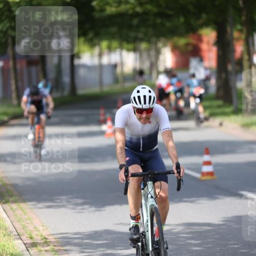 10.08.2025 - GEWOBA Citytriathlon Bremen Yannick Fuchs http://msf.ph/oto/8558020 10.08.2025 12:29:22 Radfahren 576, 583, 605, 656, 679, 687, 771, 799, 927, 1007, 1030 meine-sportfotos.de