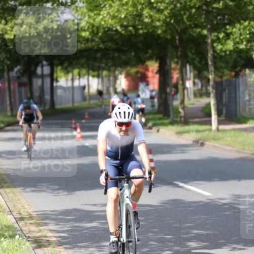 10.08.2025 - GEWOBA Citytriathlon Bremen Yannick Fuchs http://msf.ph/oto/8558021 10.08.2025 12:29:23 Radfahren 576, 583, 605, 656, 679, 687, 771, 799, 927, 1007, 1030 meine-sportfotos.de