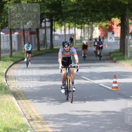 10.08.2025 - GEWOBA Citytriathlon Bremen Yannick Fuchs http://msf.ph/oto/8558025 10.08.2025 12:29:24 Radfahren 576, 583, 605, 656, 679, 687, 771, 799, 927, 1007, 1030 meine-sportfotos.de