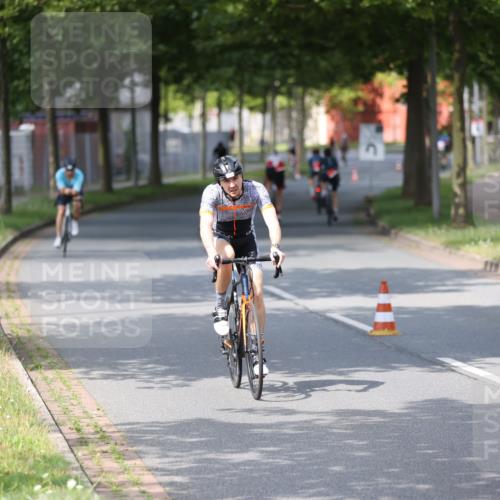 10.08.2025 - GEWOBA Citytriathlon Bremen Yannick Fuchs http://msf.ph/oto/8558026 10.08.2025 12:29:24 Radfahren 576, 583, 605, 656, 679, 687, 771, 799, 927, 1007, 1030 meine-sportfotos.de