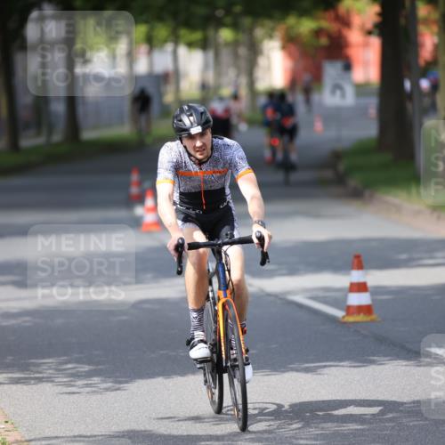 10.08.2025 - GEWOBA Citytriathlon Bremen Yannick Fuchs http://msf.ph/oto/8558027 10.08.2025 12:29:24 Radfahren 576, 583, 605, 656, 679, 687, 771, 799, 927, 1007, 1030 meine-sportfotos.de