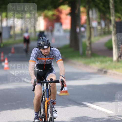 10.08.2025 - GEWOBA Citytriathlon Bremen Yannick Fuchs http://msf.ph/oto/8558028 10.08.2025 12:29:24 Radfahren 576, 583, 605, 656, 679, 687, 771, 799, 927, 1007, 1030 meine-sportfotos.de