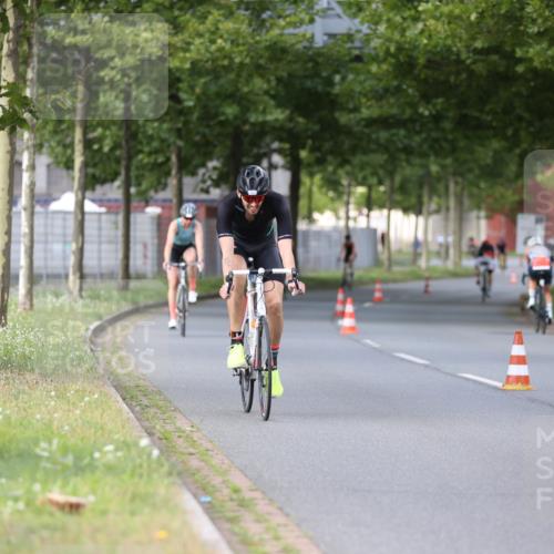 10.08.2025 - GEWOBA Citytriathlon Bremen Yannick Fuchs http://msf.ph/oto/8558039 10.08.2025 12:29:32 Radfahren 583, 605, 645, 679, 687, 771, 799, 922, 927, 1030 meine-sportfotos.de
