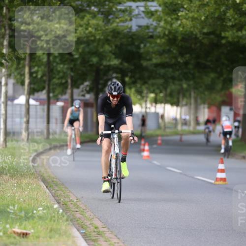 10.08.2025 - GEWOBA Citytriathlon Bremen Yannick Fuchs http://msf.ph/oto/8558040 10.08.2025 12:29:32 Radfahren 583, 605, 645, 679, 687, 771, 799, 922, 927, 1030 meine-sportfotos.de