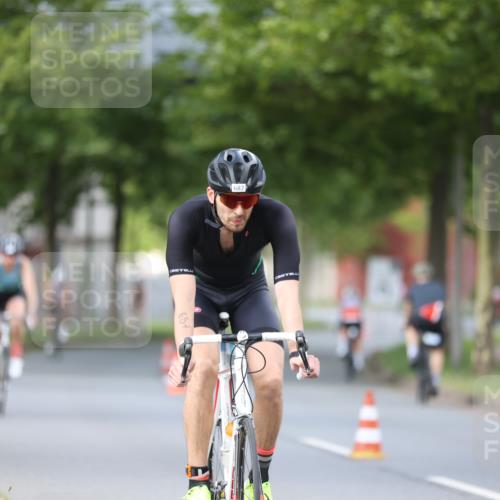 10.08.2025 - GEWOBA Citytriathlon Bremen Yannick Fuchs http://msf.ph/oto/8558042 10.08.2025 12:29:33 Radfahren 583, 645, 679, 687, 751, 771, 799, 922, 927, 1030 meine-sportfotos.de