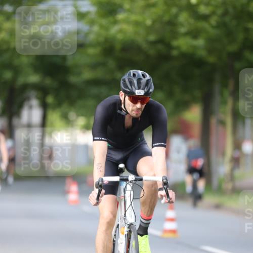 10.08.2025 - GEWOBA Citytriathlon Bremen Yannick Fuchs http://msf.ph/oto/8558043 10.08.2025 12:29:33 Radfahren 583, 645, 679, 687, 751, 771, 799, 922, 927, 1030 meine-sportfotos.de