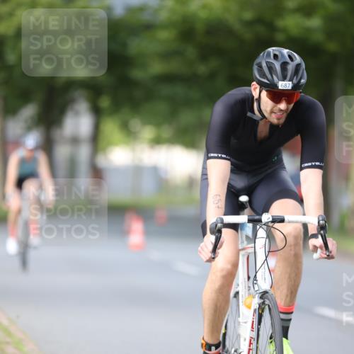 10.08.2025 - GEWOBA Citytriathlon Bremen Yannick Fuchs http://msf.ph/oto/8558044 10.08.2025 12:29:33 Radfahren 583, 645, 679, 687, 751, 771, 799, 922, 927, 1030 meine-sportfotos.de