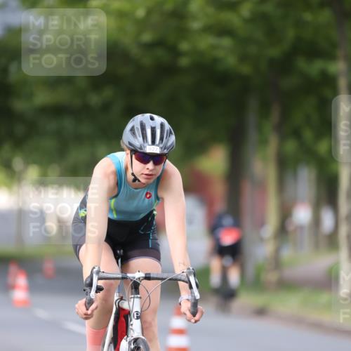10.08.2025 - GEWOBA Citytriathlon Bremen Yannick Fuchs http://msf.ph/oto/8558053 10.08.2025 12:29:35 Radfahren 645, 679, 687, 751, 771, 799, 922, 927, 1030 meine-sportfotos.de