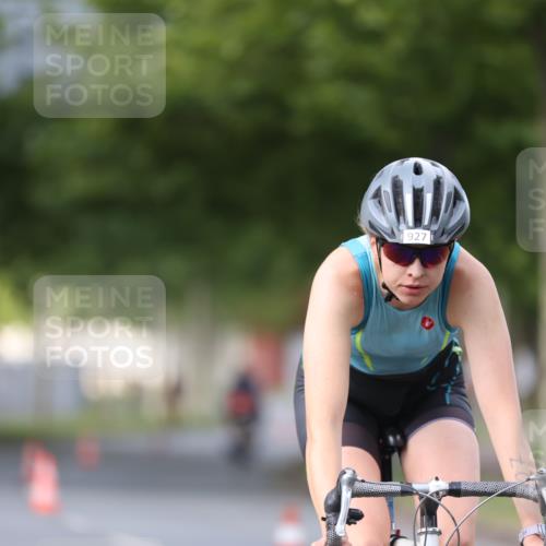 10.08.2025 - GEWOBA Citytriathlon Bremen Yannick Fuchs http://msf.ph/oto/8558055 10.08.2025 12:29:36 Radfahren 645, 679, 687, 751, 771, 922, 927, 1030 meine-sportfotos.de