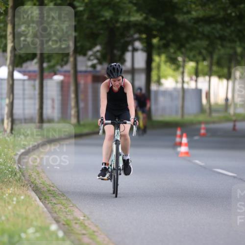 10.08.2025 - GEWOBA Citytriathlon Bremen Yannick Fuchs http://msf.ph/oto/8558065 10.08.2025 12:29:40 Radfahren 645, 687, 688, 751, 771, 922, 927, 942 meine-sportfotos.de