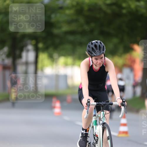 10.08.2025 - GEWOBA Citytriathlon Bremen Yannick Fuchs http://msf.ph/oto/8558070 10.08.2025 12:29:41 Radfahren 645, 687, 688, 751, 771, 922, 927, 942 meine-sportfotos.de