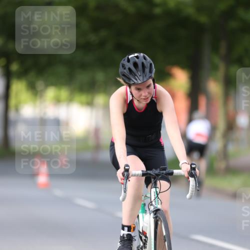 10.08.2025 - GEWOBA Citytriathlon Bremen Yannick Fuchs http://msf.ph/oto/8558071 10.08.2025 12:29:41 Radfahren 645, 687, 688, 751, 771, 922, 927, 942 meine-sportfotos.de