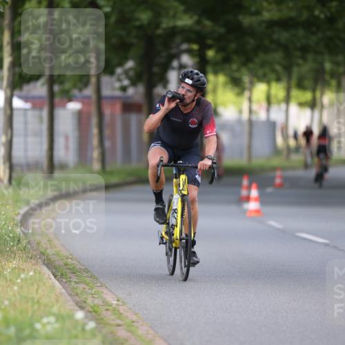 10.08.2025 - GEWOBA Citytriathlon Bremen Yannick Fuchs http://msf.ph/oto/8558072 10.08.2025 12:29:45 Radfahren 645, 687, 688, 699, 751, 922, 927, 942 meine-sportfotos.de