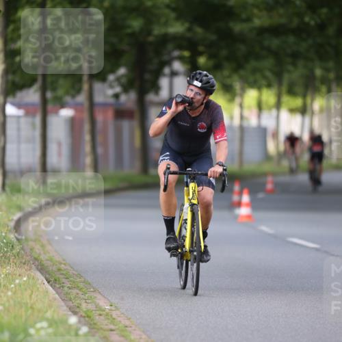10.08.2025 - GEWOBA Citytriathlon Bremen Yannick Fuchs http://msf.ph/oto/8558073 10.08.2025 12:29:45 Radfahren 645, 687, 688, 699, 751, 922, 927, 942 meine-sportfotos.de