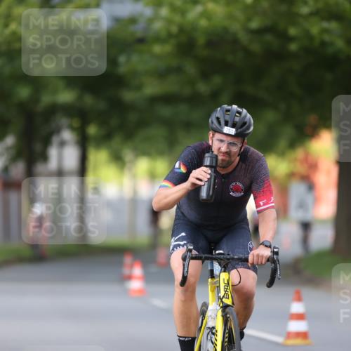 10.08.2025 - GEWOBA Citytriathlon Bremen Yannick Fuchs http://msf.ph/oto/8558074 10.08.2025 12:29:46 Radfahren 645, 687, 688, 699, 751, 922, 927, 942 meine-sportfotos.de