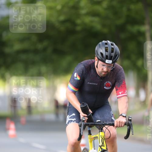 10.08.2025 - GEWOBA Citytriathlon Bremen Yannick Fuchs http://msf.ph/oto/8558076 10.08.2025 12:29:46 Radfahren 645, 687, 688, 699, 751, 922, 927, 942 meine-sportfotos.de
