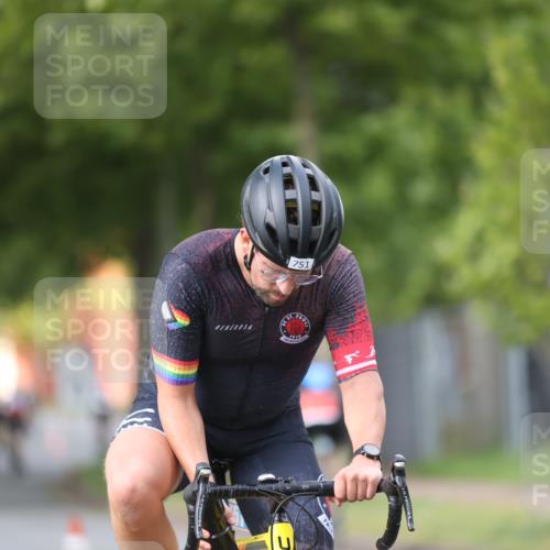 10.08.2025 - GEWOBA Citytriathlon Bremen Yannick Fuchs http://msf.ph/oto/8558077 10.08.2025 12:29:46 Radfahren 645, 687, 688, 699, 751, 922, 927, 942 meine-sportfotos.de