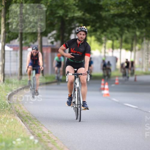10.08.2025 - GEWOBA Citytriathlon Bremen Yannick Fuchs http://msf.ph/oto/8558084 10.08.2025 12:29:55 Radfahren 640, 675, 688, 699, 717, 751, 769, 875, 942, 960 meine-sportfotos.de