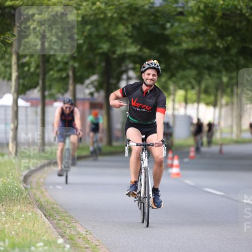 10.08.2025 - GEWOBA Citytriathlon Bremen Yannick Fuchs http://msf.ph/oto/8558086 10.08.2025 12:29:55 Radfahren 640, 675, 688, 699, 717, 751, 769, 875, 942, 960 meine-sportfotos.de