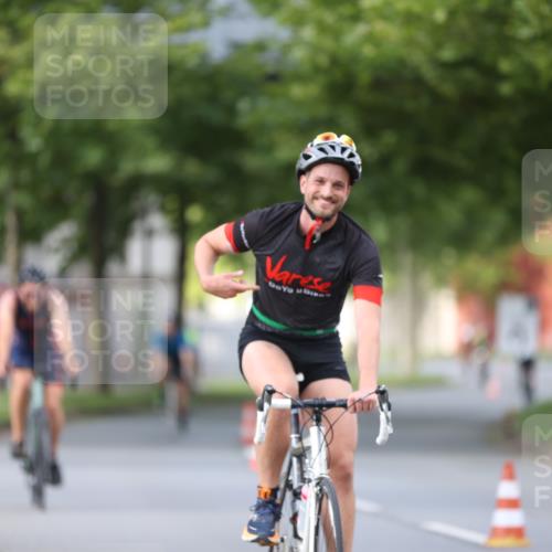 10.08.2025 - GEWOBA Citytriathlon Bremen Yannick Fuchs http://msf.ph/oto/8558087 10.08.2025 12:29:56 Radfahren 640, 675, 688, 699, 717, 751, 769, 875, 942, 960 meine-sportfotos.de