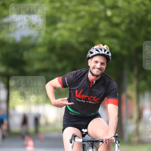 10.08.2025 - GEWOBA Citytriathlon Bremen Yannick Fuchs http://msf.ph/oto/8558090 10.08.2025 12:29:56 Radfahren 640, 675, 688, 699, 717, 751, 769, 875, 942, 960 meine-sportfotos.de