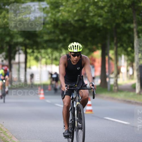 10.08.2025 - GEWOBA Citytriathlon Bremen Yannick Fuchs http://msf.ph/oto/8558121 10.08.2025 12:30:06 Radfahren 640, 675, 699, 717, 760, 769, 875, 884, 935, 960, 1013 meine-sportfotos.de
