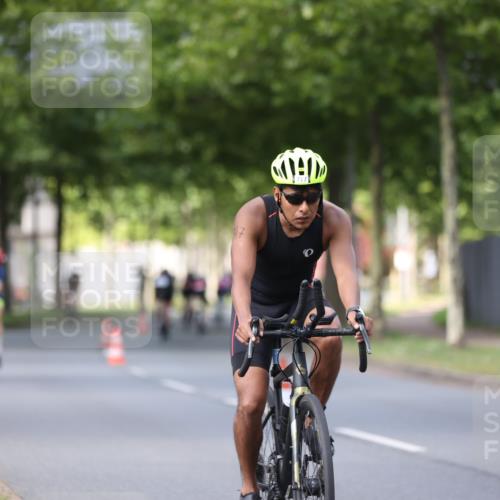 10.08.2025 - GEWOBA Citytriathlon Bremen Yannick Fuchs http://msf.ph/oto/8558122 10.08.2025 12:30:06 Radfahren 640, 675, 699, 717, 760, 769, 875, 884, 935, 960, 1013 meine-sportfotos.de