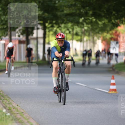 10.08.2025 - GEWOBA Citytriathlon Bremen Yannick Fuchs http://msf.ph/oto/8558125 10.08.2025 12:30:07 Radfahren 640, 675, 699, 717, 722, 760, 769, 875, 884, 935, 960, 1013 meine-sportfotos.de