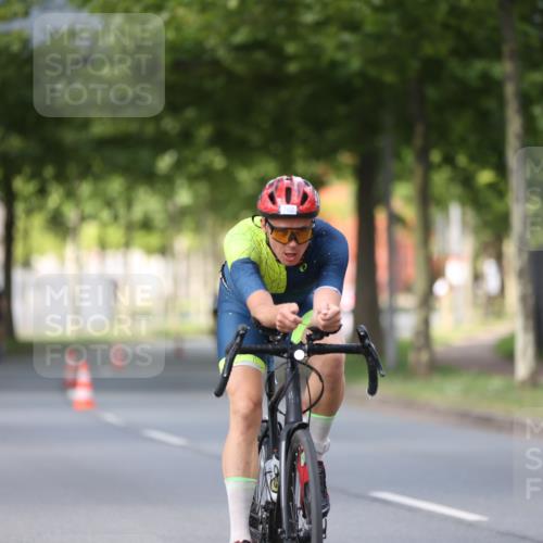 10.08.2025 - GEWOBA Citytriathlon Bremen Yannick Fuchs http://msf.ph/oto/8558128 10.08.2025 12:30:08 Radfahren 640, 675, 717, 722, 760, 769, 875, 884, 935, 943, 960, 1013 meine-sportfotos.de