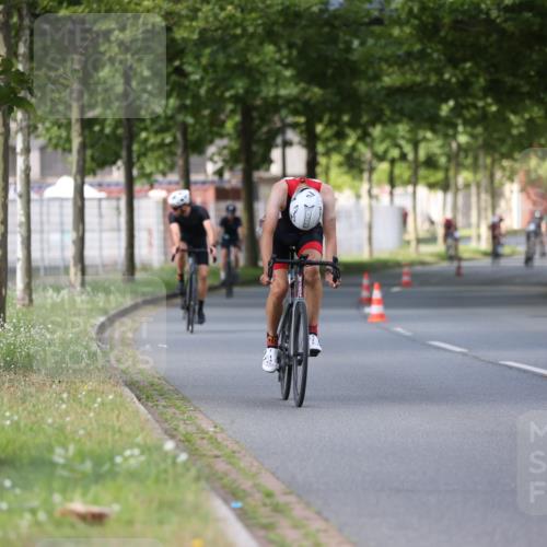 10.08.2025 - GEWOBA Citytriathlon Bremen Yannick Fuchs http://msf.ph/oto/8558132 10.08.2025 12:30:10 Radfahren 640, 675, 717, 722, 745, 760, 769, 823, 875, 884, 935, 943, 960, 1013 meine-sportfotos.de